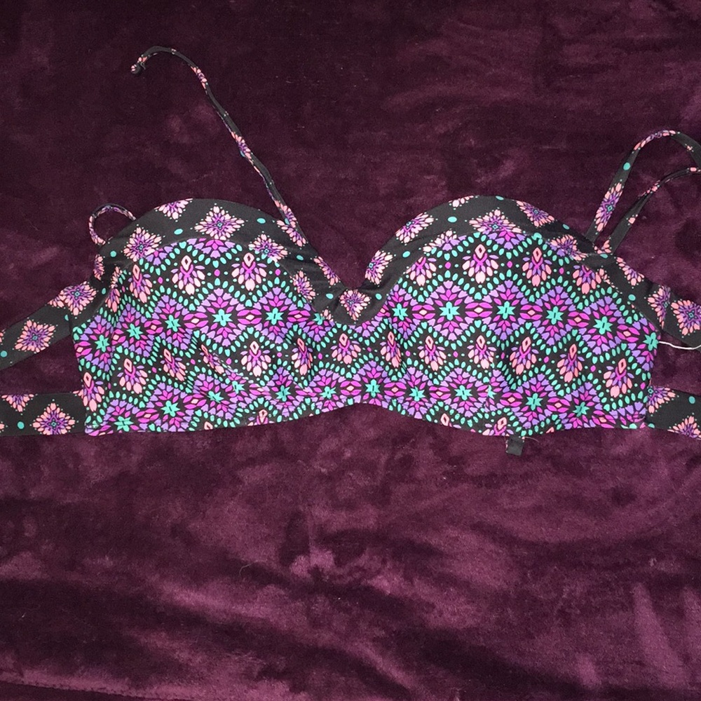 Bathing suits - Picture 3 of 5